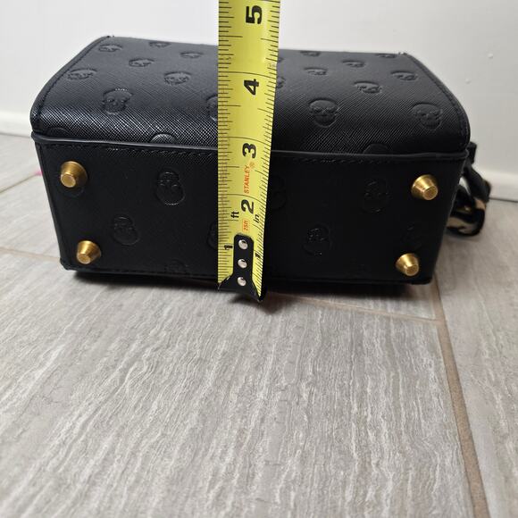 NWT Betsey Johnson Skull Crossbody Bag with Leopard Strap and Gold Chain - Picture 9 of 11